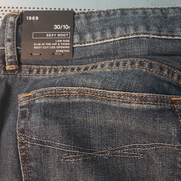 Womans new gap jeans - Picture 3 of 4